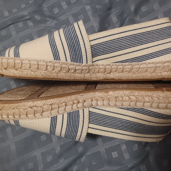 Shoes - Picture 4 of 6